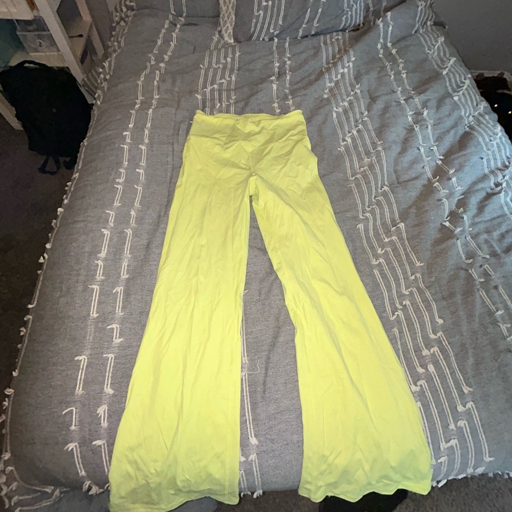 Happily Grey yoga pants never worn